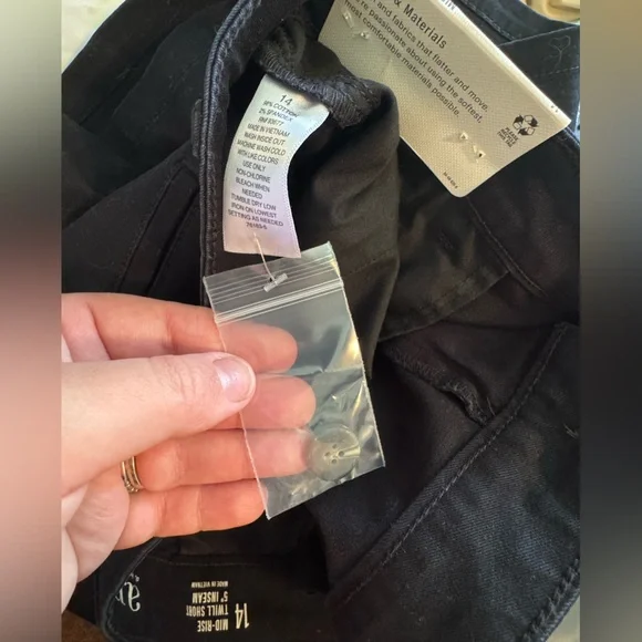 a.n.a Women's Black Shorts Size 14 - Picture 7 of 7